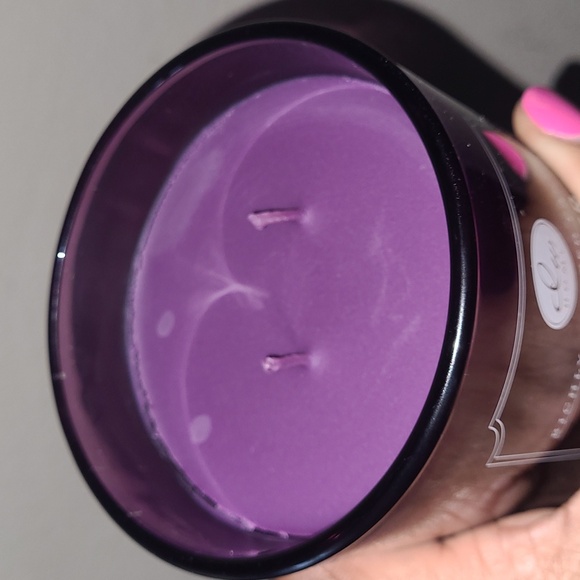 💕NWT LAVENDER CHAMOMILE Candle💕15oz - Picture 4 of 5